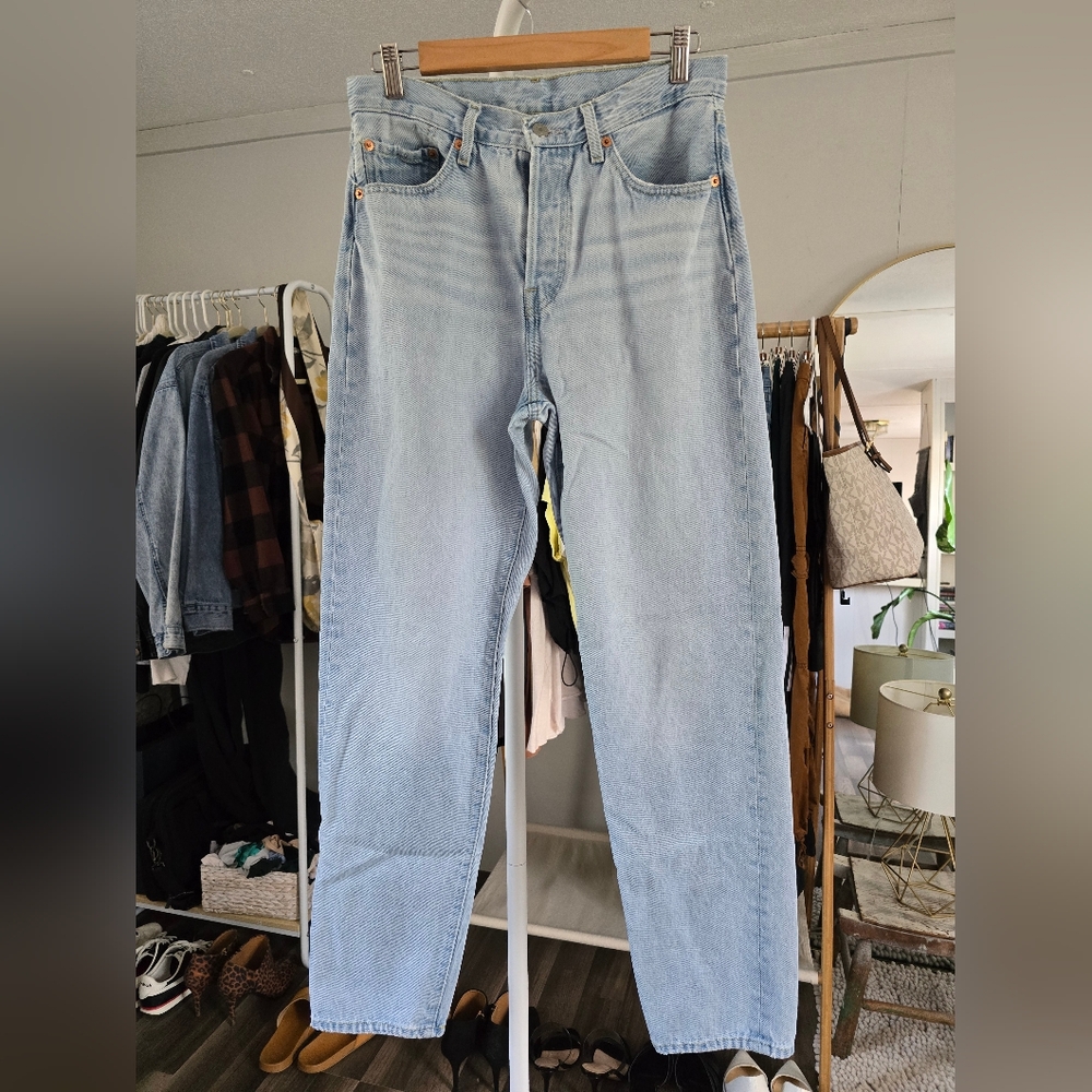 $128 Levis 501 Light Wash Mom Jean
